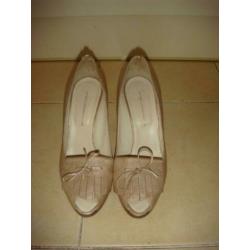 Atos Lombardini champagnekleurige beige loafer pumps maat 37