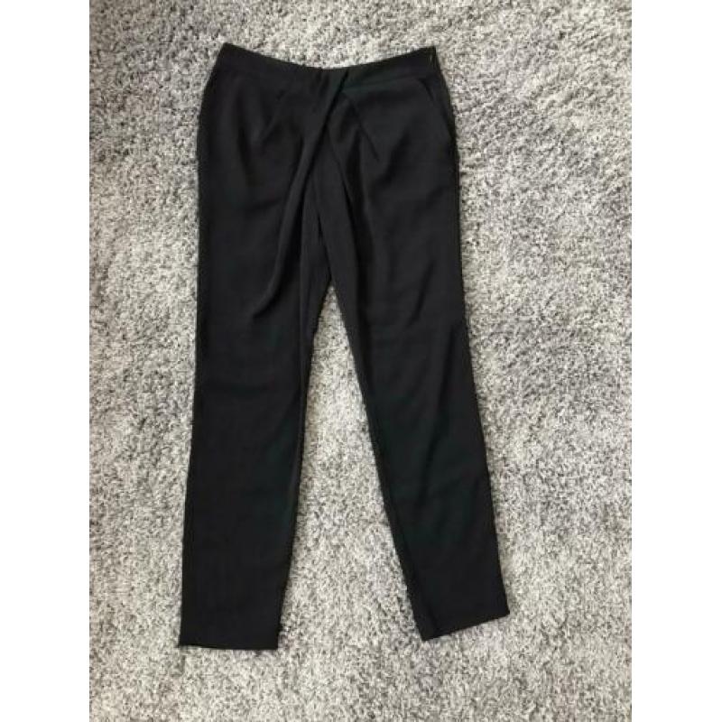 Zwarte pantalon met leuke voorkant, maat 36 c&a nieuw