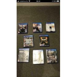 Playstation4 met controllers, spellen en benodigde kabels.