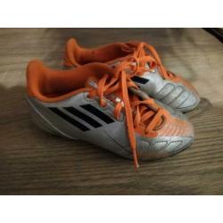 Kinder voetbalschoenen Adidas voetbal maat 28