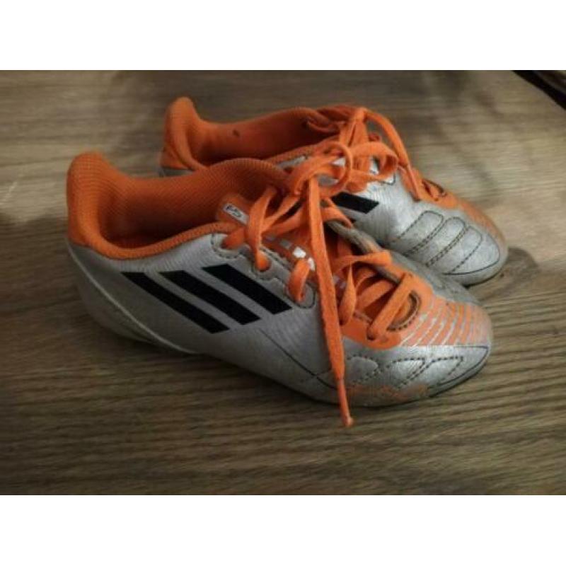 Kinder voetbalschoenen Adidas voetbal maat 28