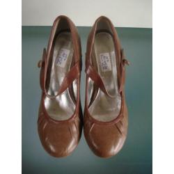 GRATIS VERZENDEN | MARY JANE bruine pumps 40