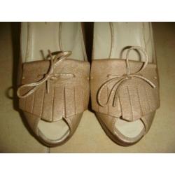 Atos Lombardini champagnekleurige beige loafer pumps maat 37