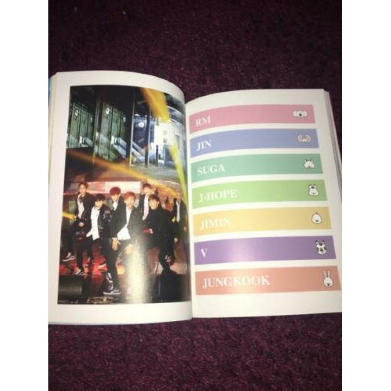 BTS rise of bangtan boek over bts met stickervel kpop
