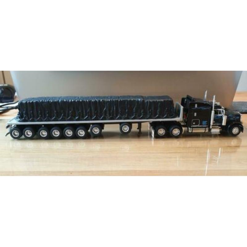 Peterbilt met 8 asser trailer inclusief lading.