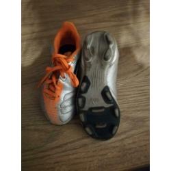 Kinder voetbalschoenen Adidas voetbal maat 28