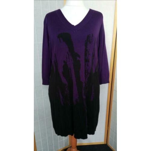 Paars/zwarte jurk met V-hals van Adia Maat 44/46
