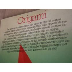 Origami – De kunst van het vouwen Everdien Tiggelaar.
