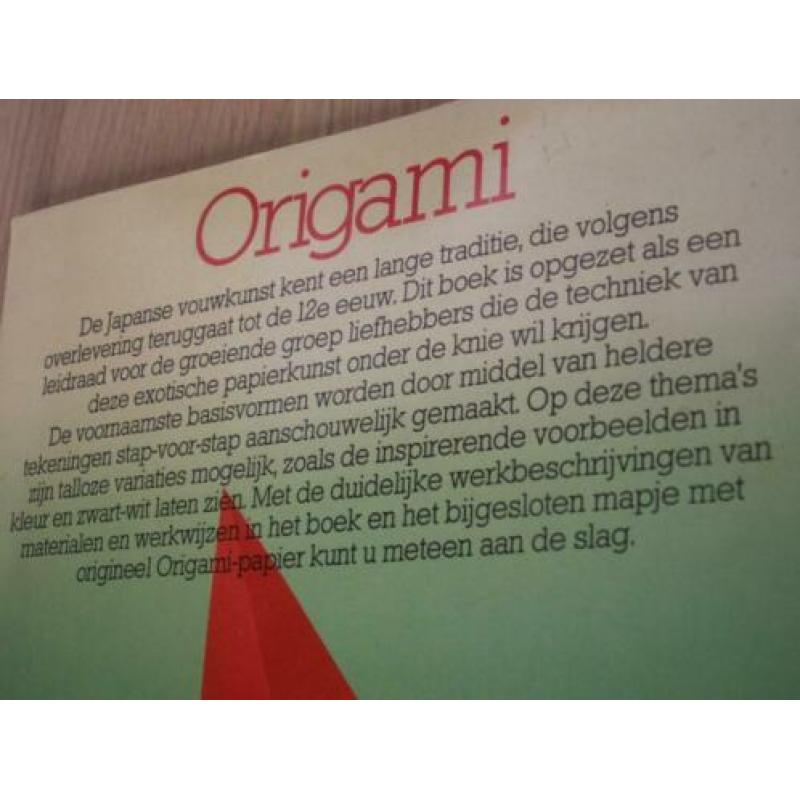 Origami – De kunst van het vouwen Everdien Tiggelaar.