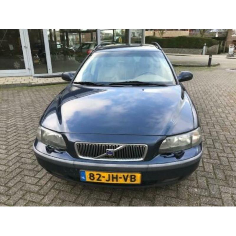 Volvo V70 2.4 D5 - LEDER - STOELVERW.- DISTRIBUTIE VERVANGEN
