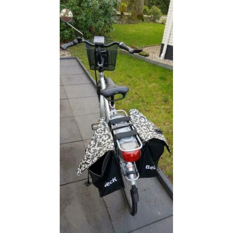 Vrij nieuwe electrische fiets