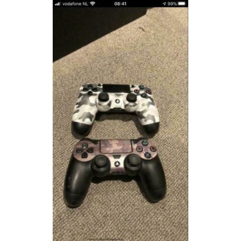 Playstation4 met controllers, spellen en benodigde kabels.