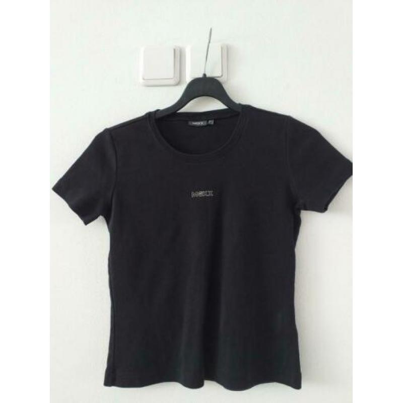 Leuke t'shirt zwart vn mooie stevige stof van MEXX mt 36/38