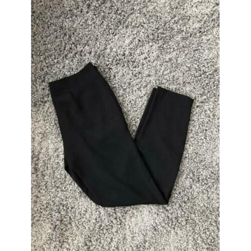 Zwarte pantalon met leuke voorkant, maat 36 c&a nieuw