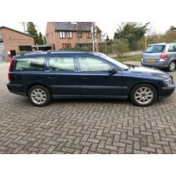 Volvo V70 2.4 D5 - LEDER - STOELVERW.- DISTRIBUTIE VERVANGEN