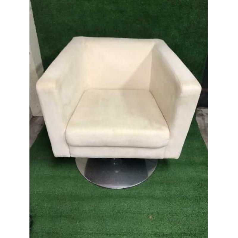 Twee relax stoelen op draaivoet beige alcantara stof