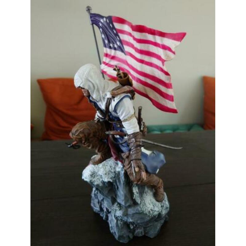 Assassin's Creed III statue
