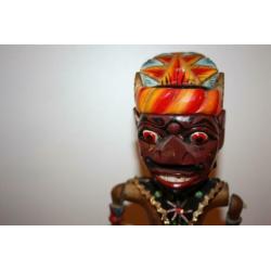 Te koop oude Wajang pop van 52 cm uit Indonesië