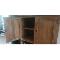 Mooie teak houten kast met wijnrek. ALS NIEUW!