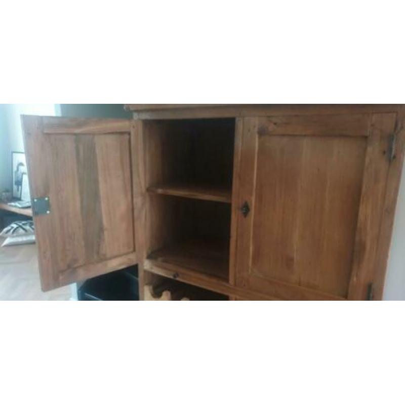 Mooie teak houten kast met wijnrek. ALS NIEUW!