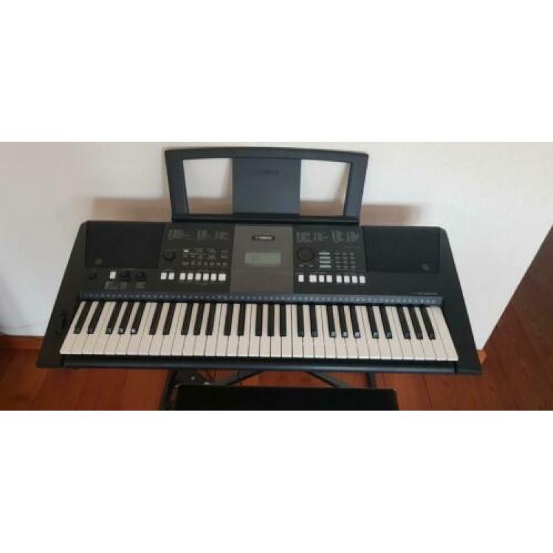 Keyboard Yamaha PSR E423