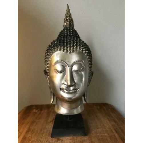 Grote brons verzilverd boeddha hoofd beeld op houten sokkel