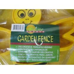 Tuindecoratie, rekjes voor de tuin afscheiding, kikker, bij