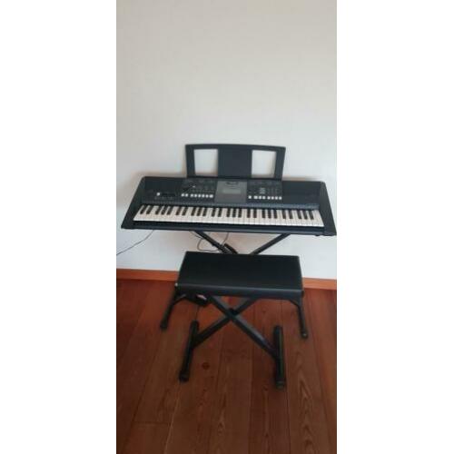 Keyboard Yamaha PSR E423