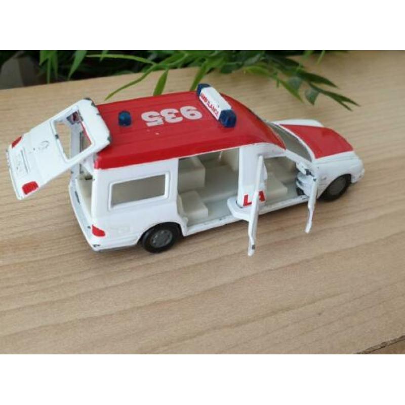Siku mercedes ambulance 2002
