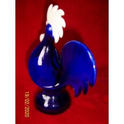 ,,goebel" haan in donkerblauw en wit geglazuurd porselein