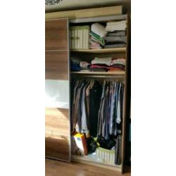 Dubbele kledingkast walnootbruin melkglas 200b x 61d x 217h