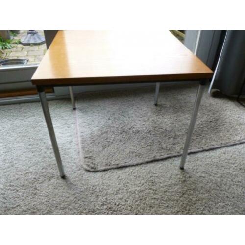 Kembo bijzettafel, (Gispen)