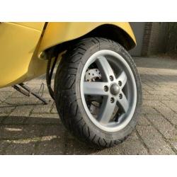 Vespa LX 50 | 4 takt | geel kenteken | unieke kleur