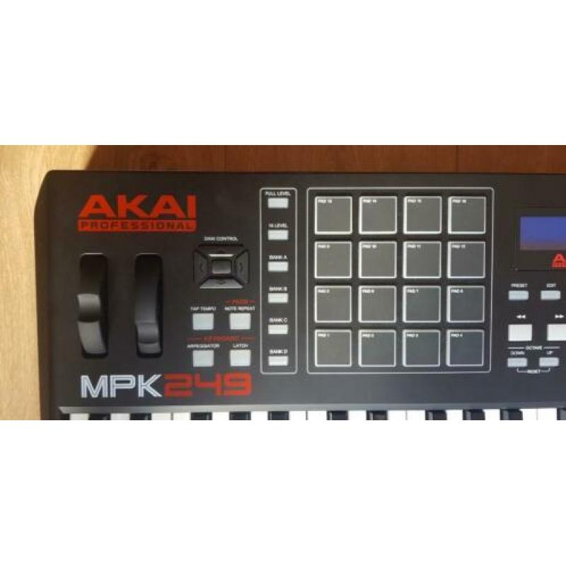 Akai MPK 249 midi controller, garantie tot 2022
