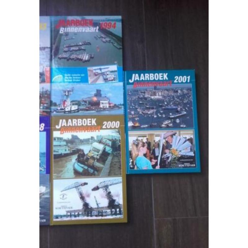 jaarboeken binnenvaart De Alk 1990 - 2001 als nieuw schepen