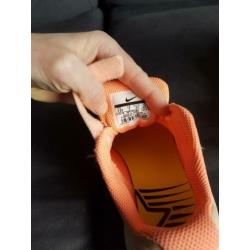 Nike zalm roze maat 33