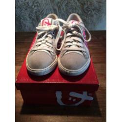 Nette gympen sneakers maat 35