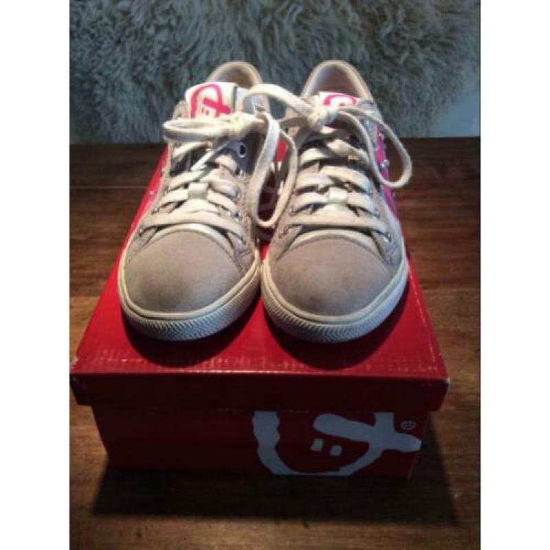 Nette gympen sneakers maat 35