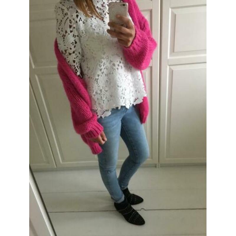 Witte kanten top met bloemen, broderie. Nieuw staat