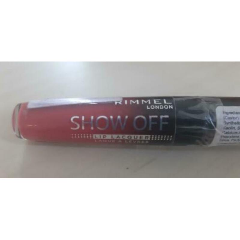 Rimmel Show Off lip lacquer/lipgloss - 401 Aurora 2 v €8,00