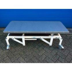 veterinaire behandeltafel rijdend hydraulisch+zijgeleiders