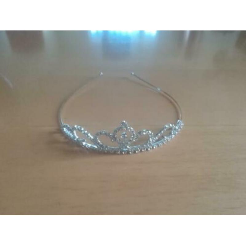 Tiara / Diadeem zo goed als nieuw