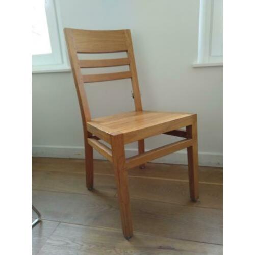 4 of 6 houten eetkamerstoelen