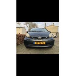Toyota Aygo 1.0 12V Vvt-i 3DRS MMT 2006 Grijs (MP5 SPELER)