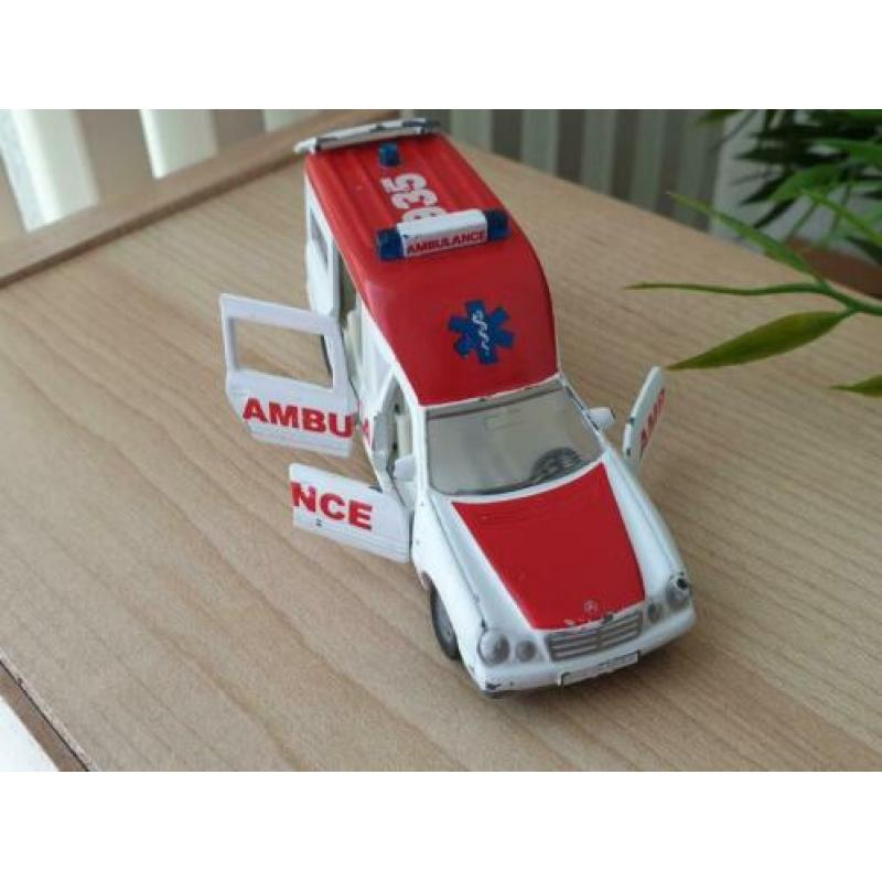 Siku mercedes ambulance 2002