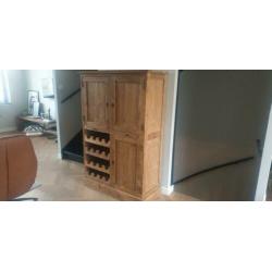 Mooie teak houten kast met wijnrek. ALS NIEUW!