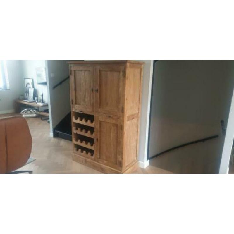 Mooie teak houten kast met wijnrek. ALS NIEUW!