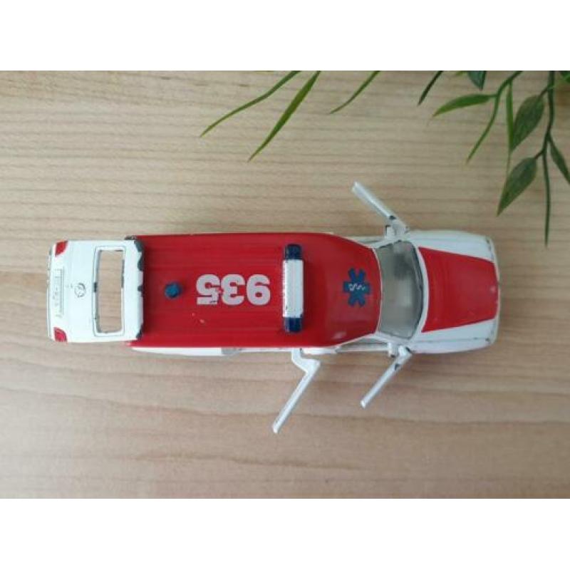 Siku mercedes ambulance 2002