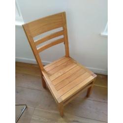 4 of 6 houten eetkamerstoelen