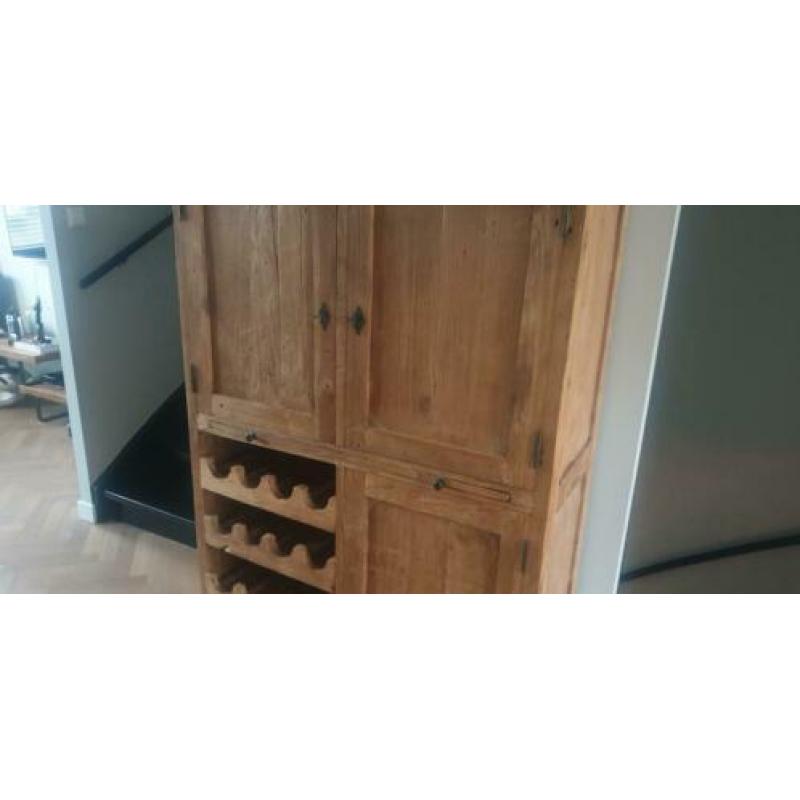 Mooie teak houten kast met wijnrek. ALS NIEUW!